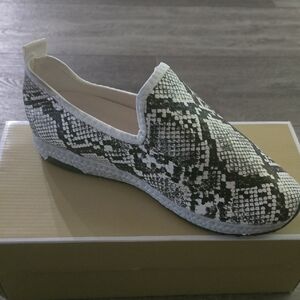 SHEIN Black and White Snakeskin Loafers Slip-On Flats
